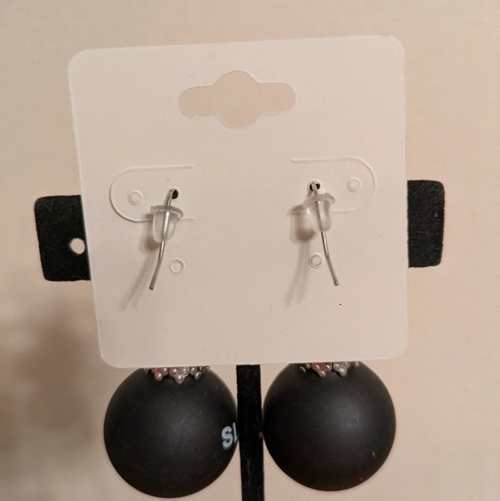 🎄BOGO FREE🎄 Festive Christmas Black Sleigh All Day Ornament Ball Earrings - Picture 4 of 4